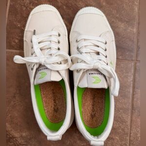Cariuma Size 8 OCA Low Off-White Canvas Sneakers
